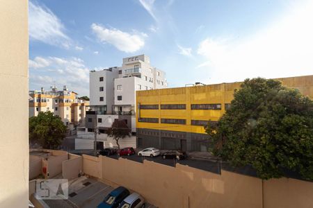 Vista da sala de apartamento para alugar com 2 quartos, 60m² em Ana Lúcia, Sabará