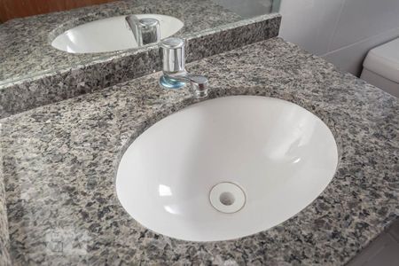 Apartamento para alugar com 60m², 2 quartos e 2 vagasBanheiro social - Pia