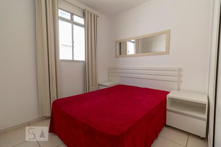 Quarto 1 de apartamento para alugar com 2 quartos, 44m² em Gávea, Uberlândia