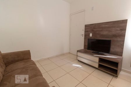 Sala de apartamento para alugar com 2 quartos, 44m² em Gávea, Uberlândia