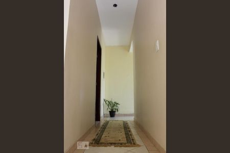 Casa de condomínio à venda com 230m², 3 quartos e 3 vagasCorredor