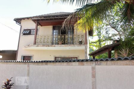 Casa de condomínio à venda com 230m², 3 quartos e 3 vagasFachada