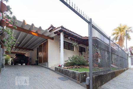 Casa à venda com 239m², 3 quartos e 5 vagasFachada