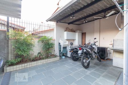 Casa à venda com 239m², 3 quartos e 5 vagasQuintal