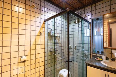 Casa à venda com 239m², 3 quartos e 5 vagasBanheiro 1