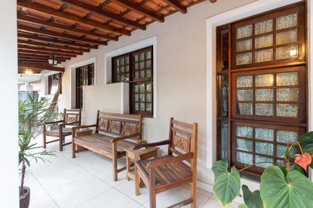 Casa à venda com 239m², 3 quartos e 5 vagasVaranda