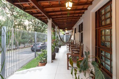 Casa à venda com 239m², 3 quartos e 5 vagasVaranda