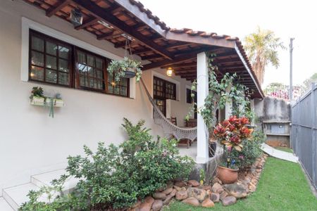 Casa à venda com 239m², 3 quartos e 5 vagasVaranda