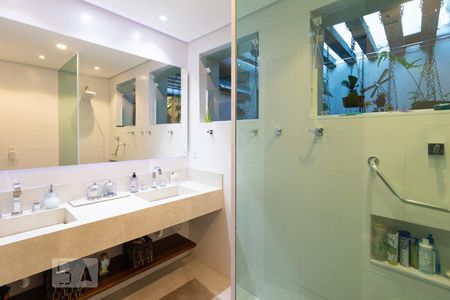 Casa à venda com 239m², 3 quartos e 5 vagasBanheiro 2