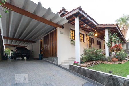 Casa à venda com 239m², 3 quartos e 5 vagasFachada