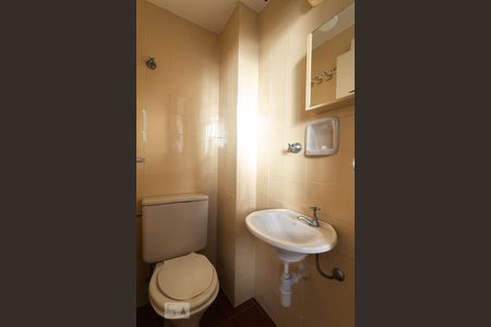 Apartamento à venda com 100m², 3 quartos e 2 vagas Apartamento à venda com 100m², 3 quartos e 2 vagasBanheiro de Serviço