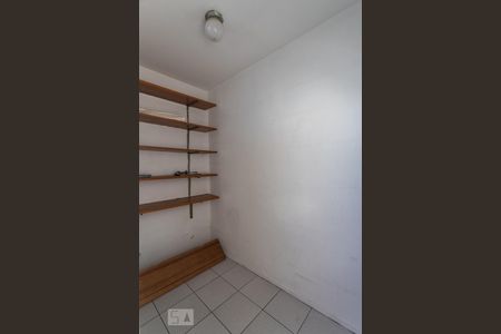 Apartamento à venda com 100m², 3 quartos e 2 vagas Apartamento à venda com 100m², 3 quartos e 2 vagasQuarto de Serviço