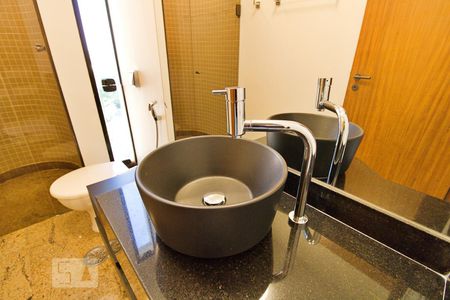 Apartamento à venda com 300m², 4 quartos e 3 vagasBanheiro da Suíte 3