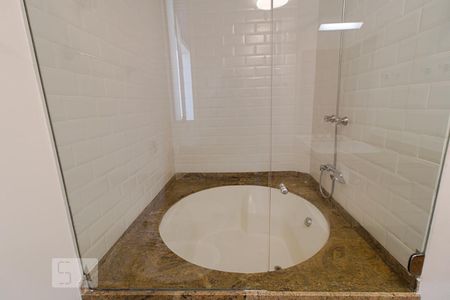 Apartamento à venda com 300m², 4 quartos e 3 vagasBanheiro da Suíte 1