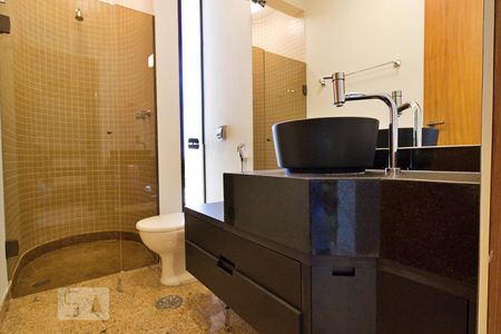 Apartamento à venda com 300m², 4 quartos e 3 vagasBanheiro da Suíte 3