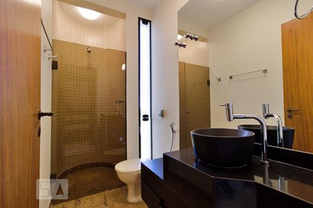 Apartamento à venda com 300m², 4 quartos e 3 vagasBanheiro da Suíte 3