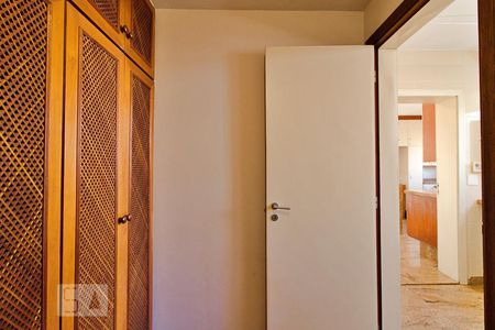 Apartamento à venda com 300m², 4 quartos e 3 vagasQuarto de Serviço