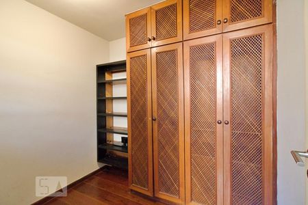 Apartamento à venda com 300m², 4 quartos e 3 vagasQuarto de Serviço