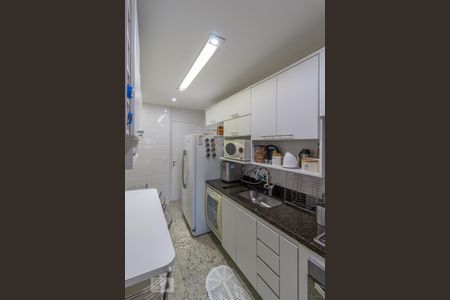 Apartamento à venda com 102m², 4 quartos e 2 vagasCozinha