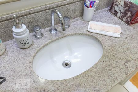 Apartamento à venda com 102m², 4 quartos e 2 vagasBanheiro da Suíte 1 e 2