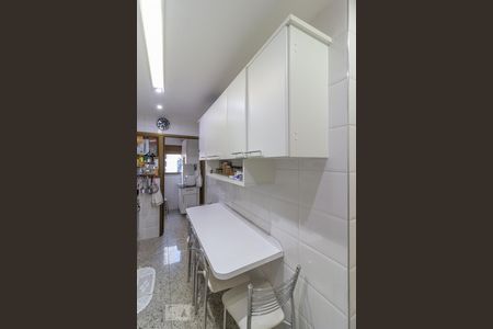 Apartamento à venda com 102m², 4 quartos e 2 vagasCozinha