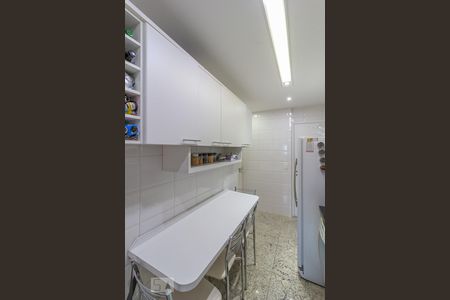 Apartamento à venda com 102m², 4 quartos e 2 vagasCozinha