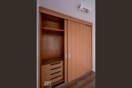 Detalhe do Guarda Roupa de apartamento para alugar com 1 quarto, 33m² em Jardim Paulista, São Paulo
