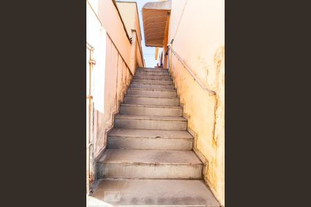 Casa à venda com 170m², 3 quartos e 2 vagasEscada