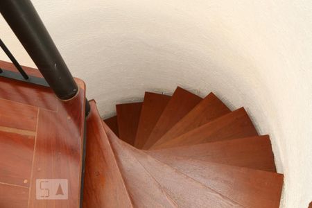 Apartamento à venda com 65m², 1 quarto e 1 vagaEscada