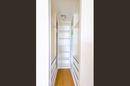 Closet da suíte de apartamento para alugar com 3 quartos, 85m² em Minas Brasil, Belo Horizonte