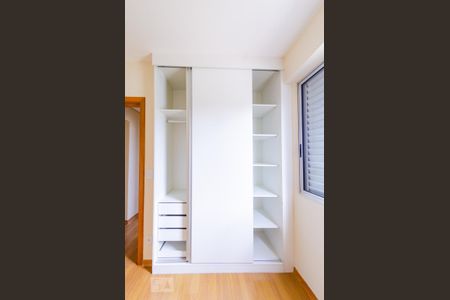Quarto 1 de apartamento para alugar com 3 quartos, 85m² em Minas Brasil, Belo Horizonte