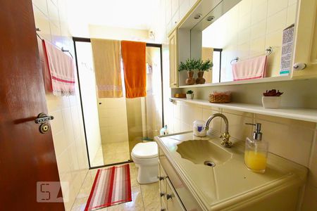 Casa à venda com 108m², 3 quartos e 2 vagasBanheiro da Suite