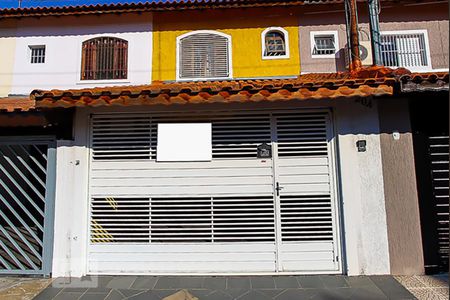 Casa à venda com 108m², 3 quartos e 2 vagasFachada