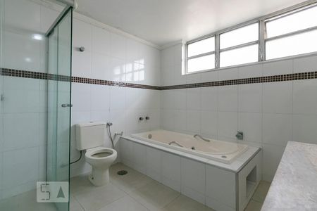 Apartamento à venda com 230m², 3 quartos e 2 vagasBanheiro da Suíte