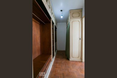 Apartamento à venda com 230m², 3 quartos e 2 vagasSuíte - Closet