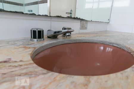 Apartamento à venda com 230m², 3 quartos e 2 vagasBanheiro da Suíte - Pia