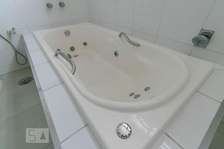 Apartamento à venda com 230m², 3 quartos e 2 vagasBanheiro da Suíte - Banheira