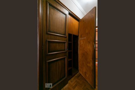 Apartamento à venda com 230m², 3 quartos e 2 vagasCorredor - Armário