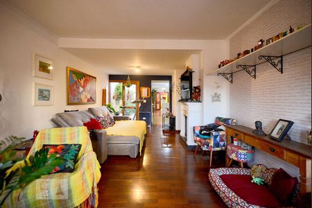 Casa à venda com 320m², 4 quartos e 2 vagasSala