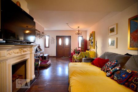 Casa à venda com 320m², 4 quartos e 2 vagasSala