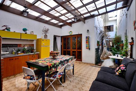 Casa à venda com 320m², 4 quartos e 2 vagasVaranda gourmet