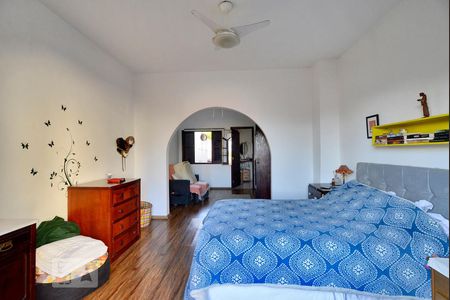 Casa à venda com 320m², 4 quartos e 2 vagasQuarto Suíte