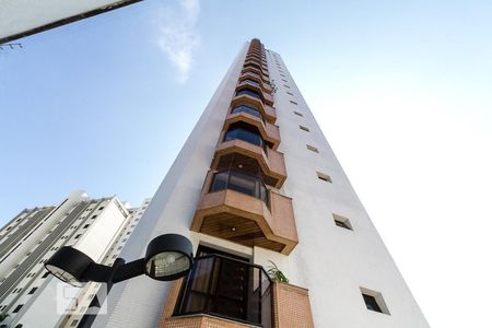 Apartamento à venda com 210m², 3 quartos e 2 vagasFachada lateral