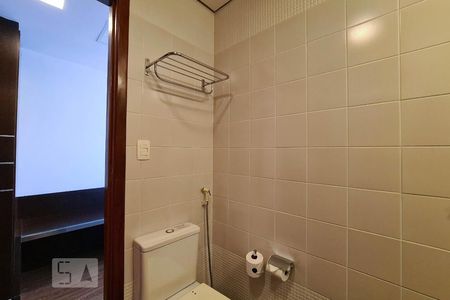 Banheiro de apartamento para alugar com 1 quarto, 28m² em Centro, Belo Horizonte