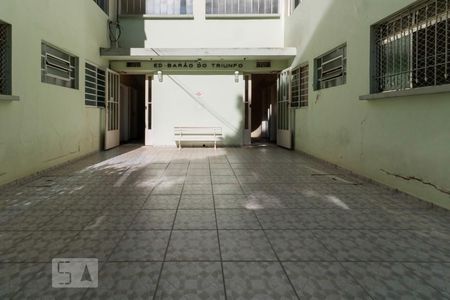 Apartamento para alugar com 54m², 2 quartos e sem vaga Apartamento para alugar com 54m², 2 quartos e sem vagaFachada