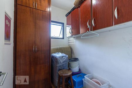 Apartamento à venda com 250m², 3 quartos e 3 vagas Apartamento à venda com 250m², 3 quartos e 3 vagasQuarto de Serviço