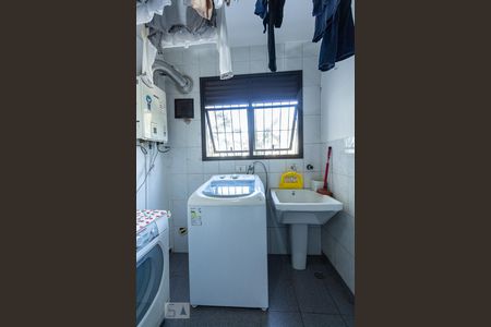 Apartamento à venda com 250m², 3 quartos e 3 vagas Apartamento à venda com 250m², 3 quartos e 3 vagasLavanderia