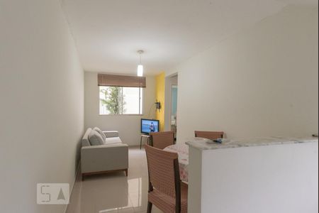 Sala de apartamento para alugar com 2 quartos, 45m² em Vila Carminha, Campinas