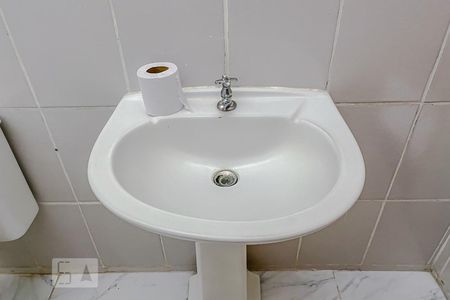 Casa para alugar com 70m², 2 quartos e sem vagaDetalhe Banheiro