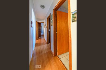 Casa à venda com 413m², 3 quartos e 2 vagasCorredor